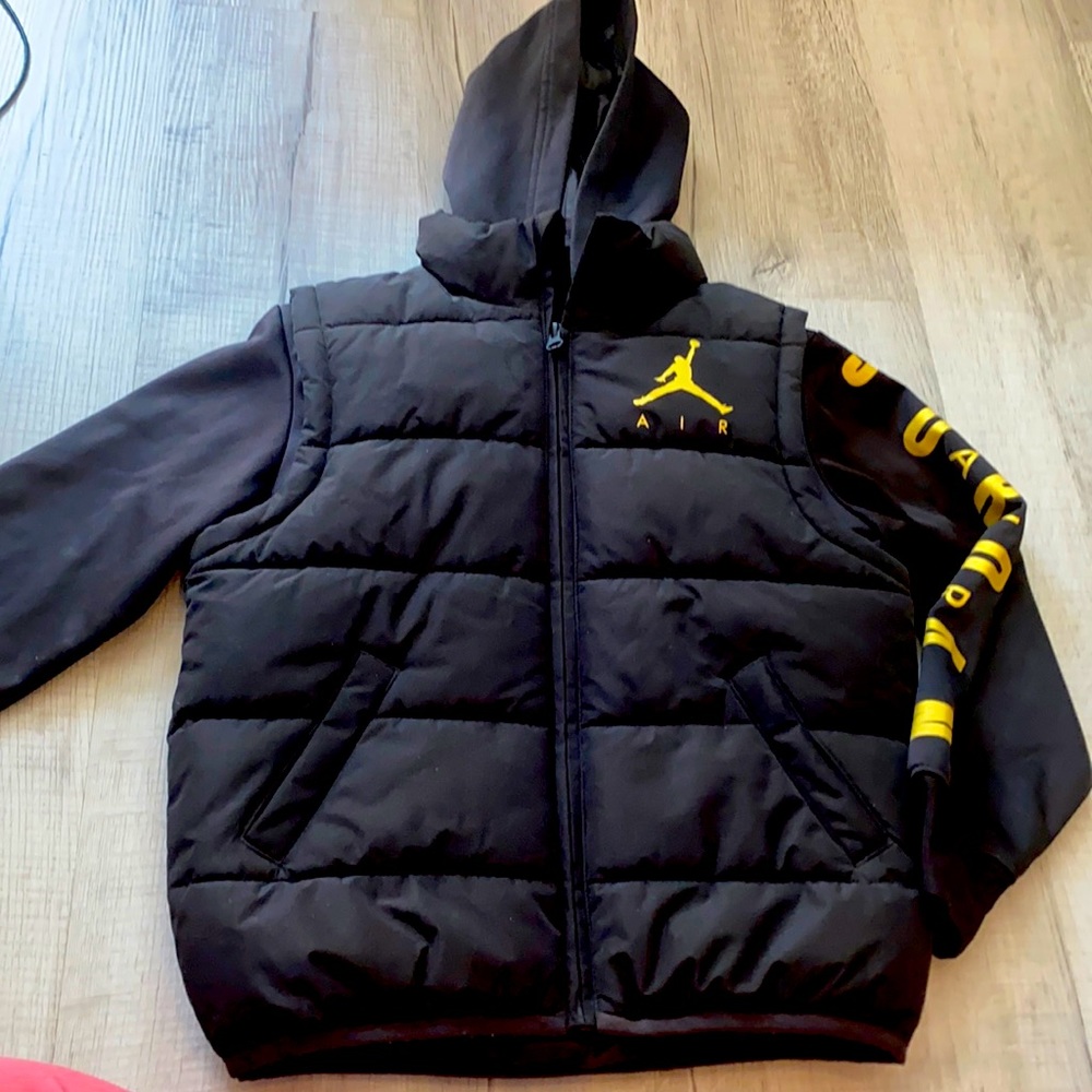 Air Jordan Therma Fit hooded  jacket. Size S(8-10)